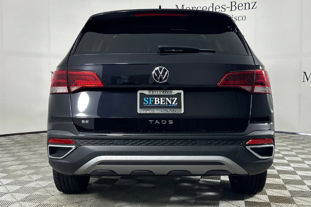 Used 2024 Volkswagen Taos SE w/ Panoramic Sunroof Package FWD image 6