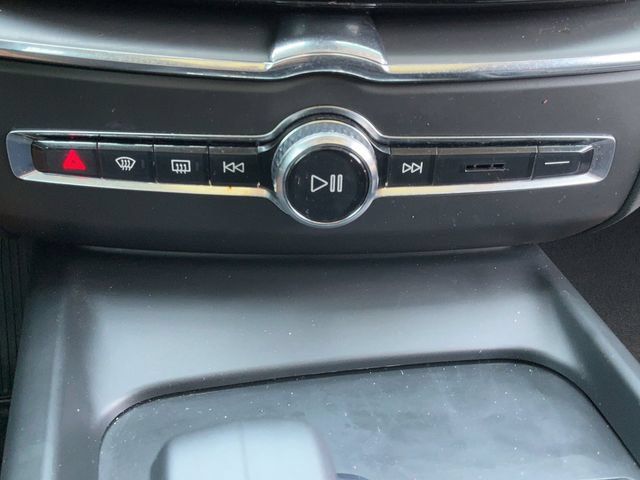 Used 2023 Volvo XC60 B5 Core AWD/4WD image 25