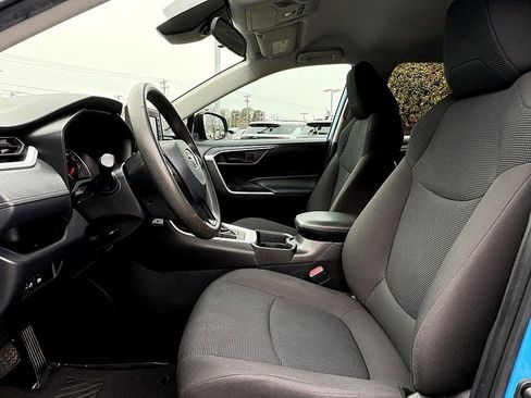 Used 2021 Toyota RAV4 LE image 8