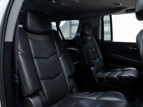 Used 2019 Cadillac Escalade ESV Premium Luxury image 24