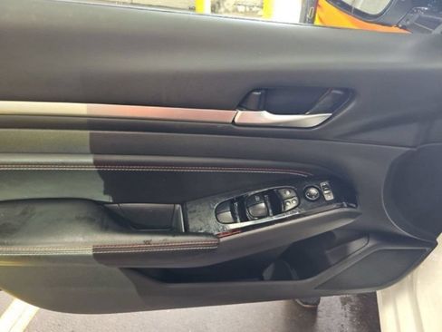 Used 2023 Nissan Altima 2.5 SR w/ SR Premium Package FWD image 15