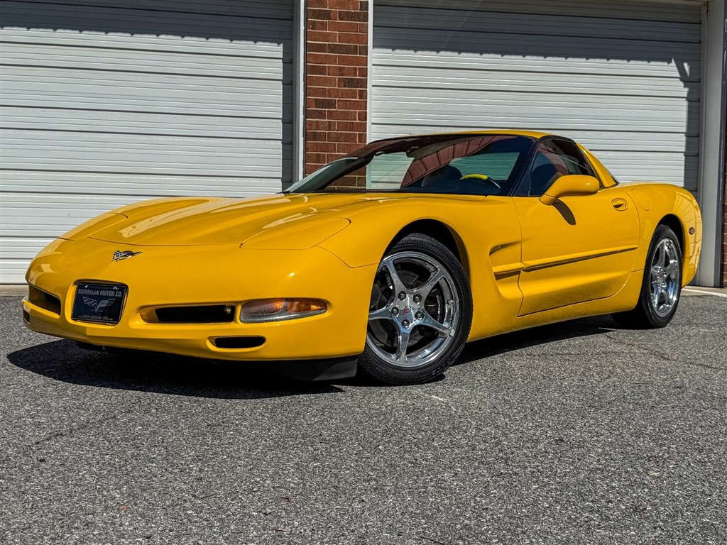 Used 2003 Chevrolet Corvette Coupe w/ Preferred Equipment Group RWD image 2