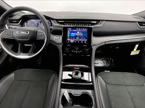 New 2025 Jeep Grand Cherokee L Altitude image 5