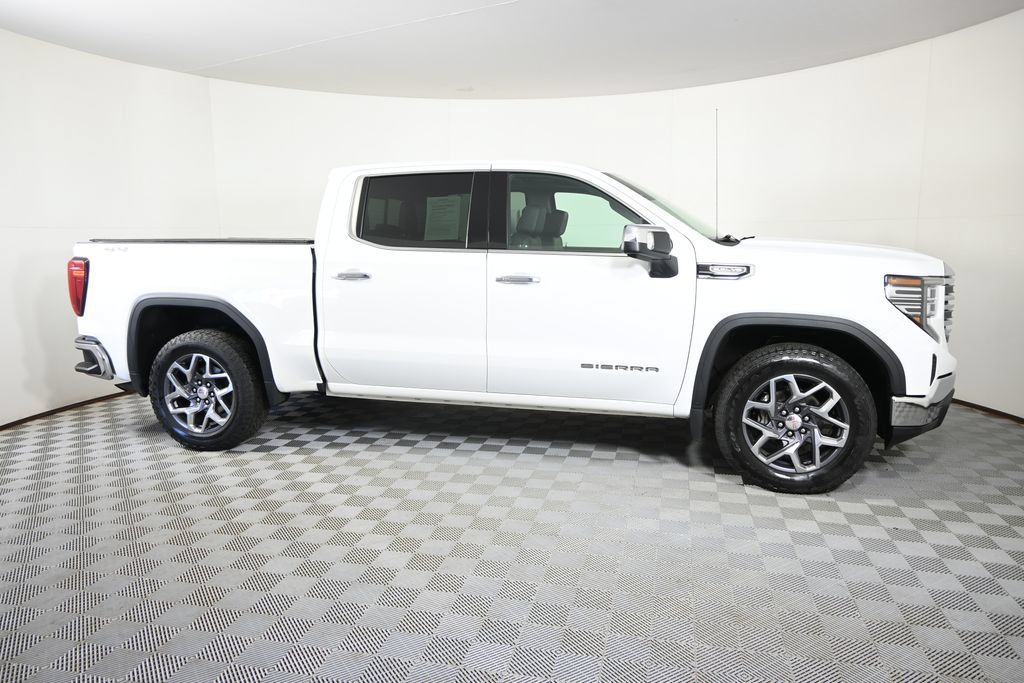 Used 2022 GMC Sierra 1500 SLT w/ SLT Convenience Package AWD/4WD image 9