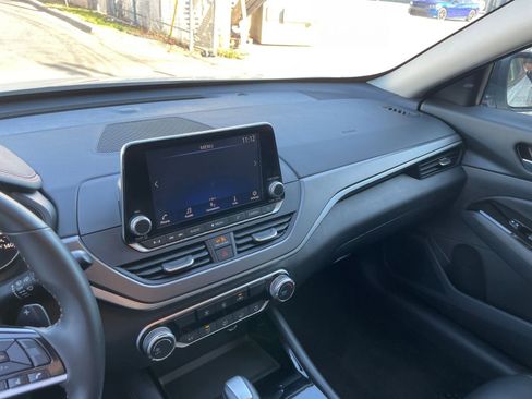Used 2025 Nissan Altima 2.5 SR image 17