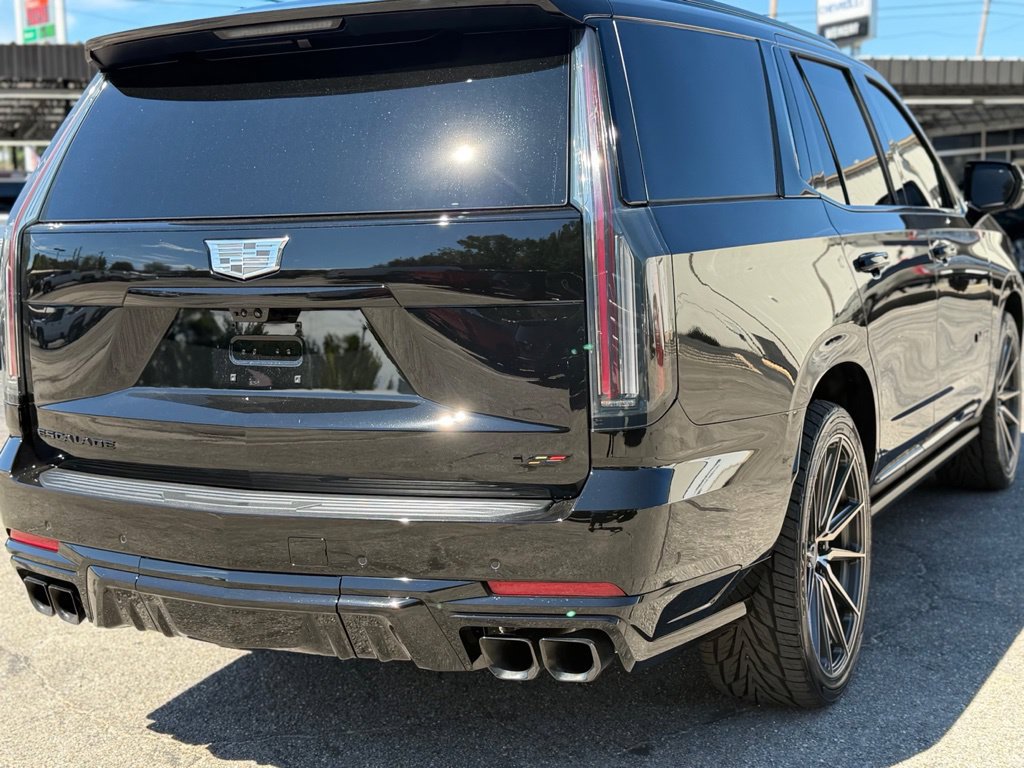 Used 2026 Cadillac Escalade V w/ LPO, ONYX Package AWD/4WD image 5