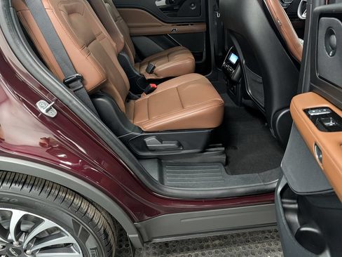 Used 2023 Lincoln Aviator Reserve w/ Equipment Group 201A AWD/4WD image 37