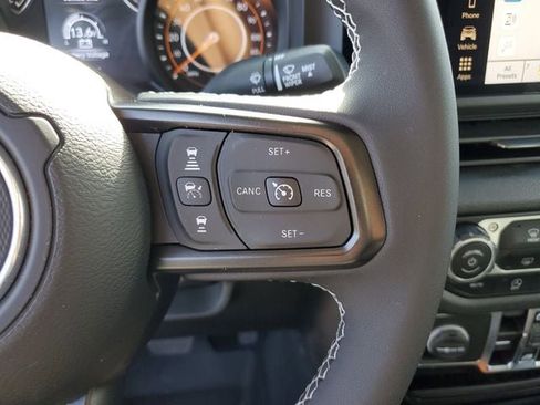 Certified 2025 Jeep Gladiator Sport image 25