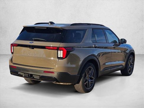 New 2026 Ford Explorer ST-Line w/ ST-Line Street Pack RWD image 2