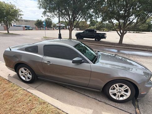 Used 2013 Ford Mustang Coupe RWD image 4