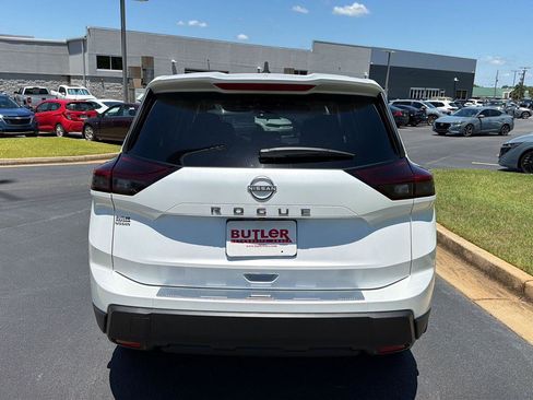 New 2026 Nissan Rogue SV w/ Cold Weather Package FWD image 5