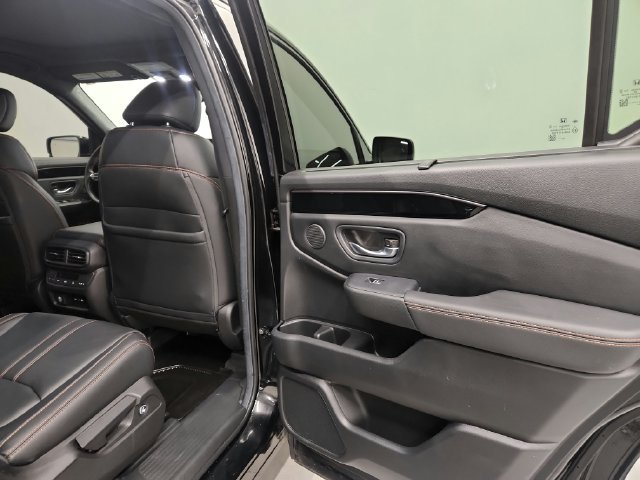 Used 2025 Honda Pilot TrailSport image 25