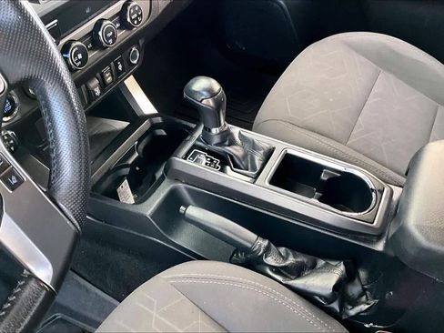 Used 2019 Toyota Tacoma TRD Off-Road image 17