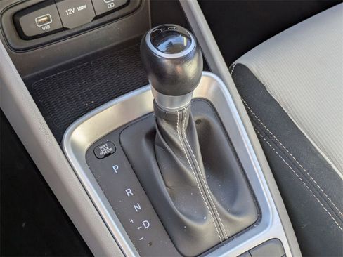 Used 2023 Hyundai Venue SEL image 22