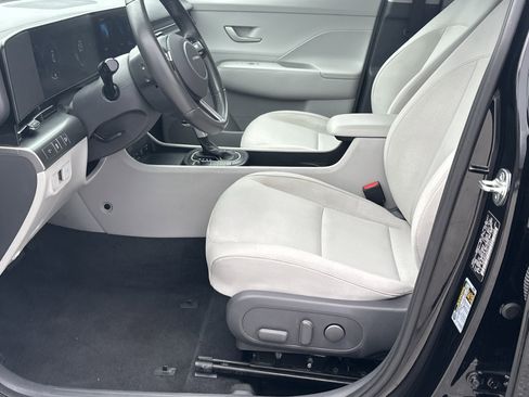Used 2025 Hyundai Kona SEL image 9