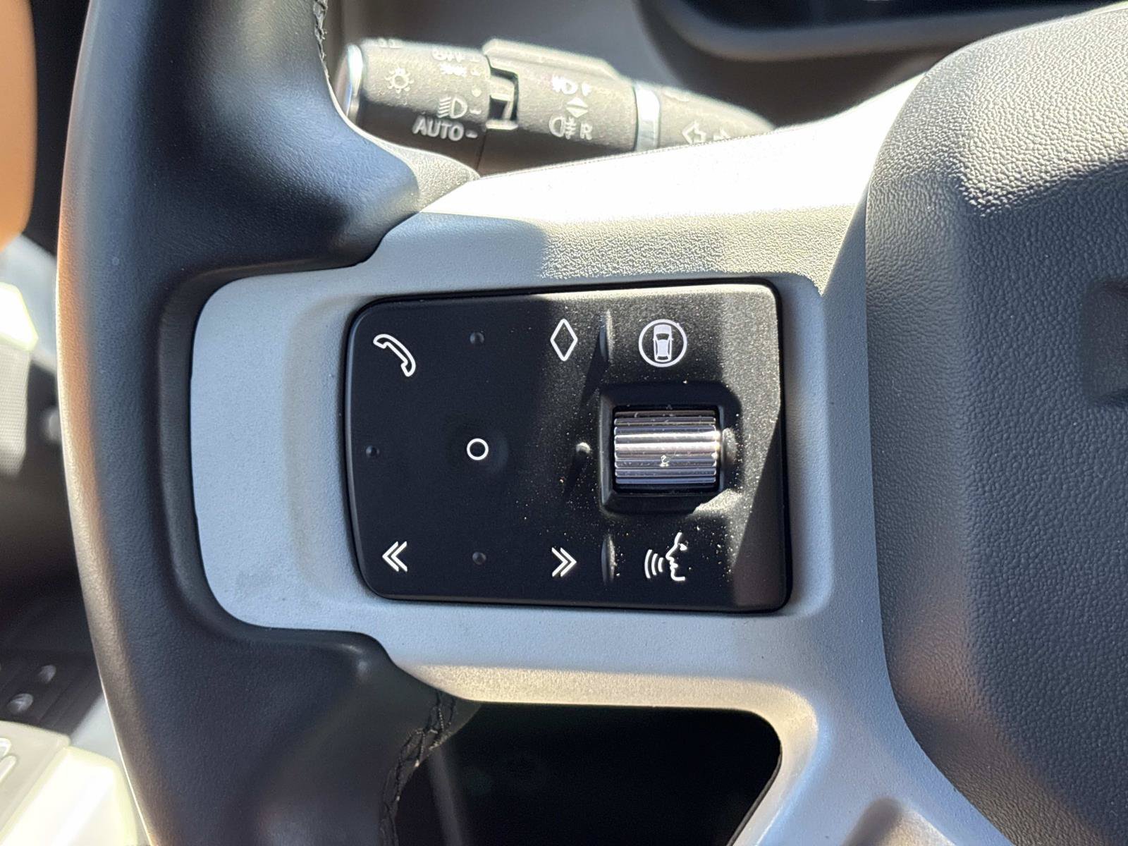 Used 2024 Land Rover Defender 110 SE AWD/4WD image 19