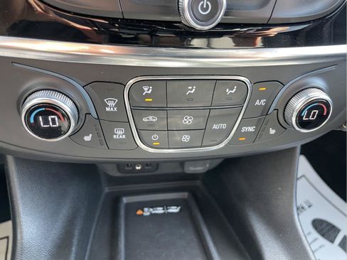 Used 2023 Chevrolet Traverse LT AWD/4WD image 31