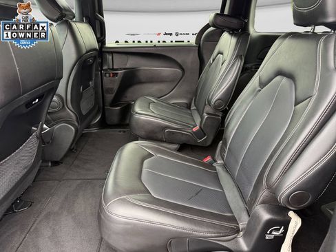 Used 2025 Chrysler Pacifica Select FWD image 13