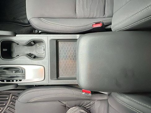 Used 2024 Nissan Frontier SV w/ SV Convenience Package AWD/4WD image 24