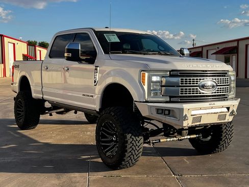 Used 2017 Ford F250 Platinum AWD/4WD image 2