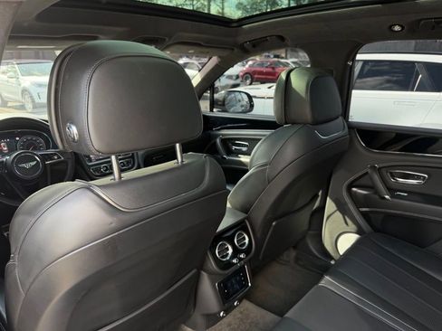 Used 2019 Bentley Bentayga image 21