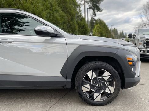 Used 2024 Hyundai Kona SEL image 2