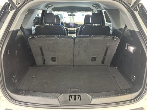 Used 2023 Ford Explorer XLT w/ Equipment Group 202A image 7