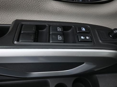 Used 2021 Nissan Titan SV w/ SV Convenience Package image 14