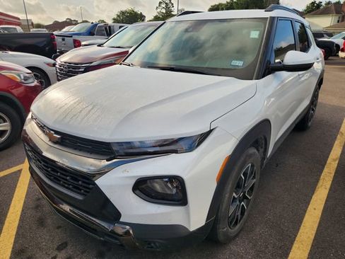 Used 2023 Chevrolet TrailBlazer ACTIV FWD image 2
