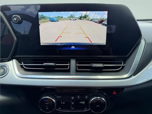 Certified 2024 Chevrolet Trax LT w/ LT Convenience Package FWD image 22