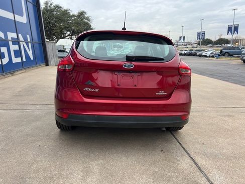 Used 2016 Ford Focus SE w/ SE Power Seat Package image 5