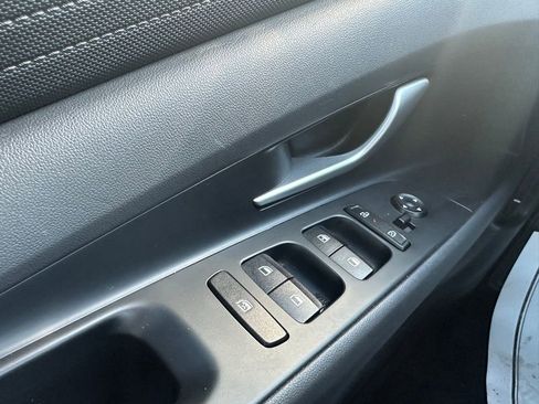 Used 2025 Hyundai Elantra SE image 10