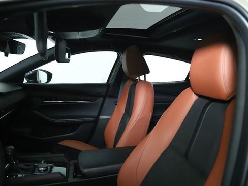 Certified 2025 MAZDA MAZDA3 Carbon image 30