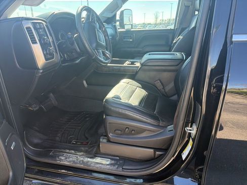 Used 2015 GMC Sierra 3500 Denali image 2