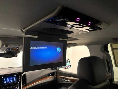 Used 2020 Cadillac Escalade Luxury w/ Escalade Sport Edition AWD/4WD image 41
