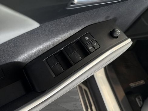 Used 2020 Toyota Highlander XLE image 22