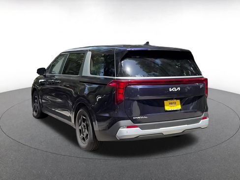 Used 2026 Kia Carnival FWD image 11