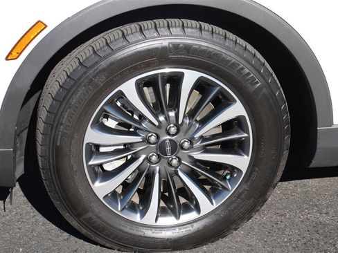 Certified 2022 Lincoln Nautilus AWD w/ Premium Package image 10