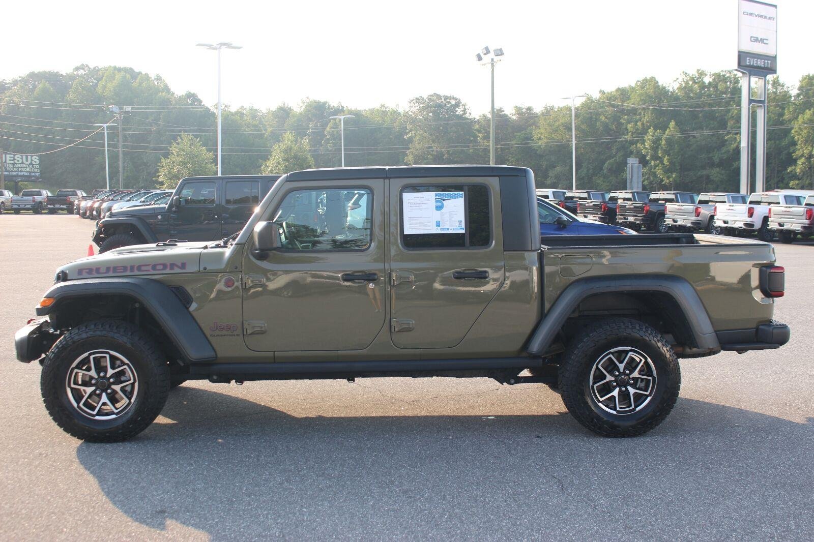 Used 2025 Jeep Gladiator Rubicon w/ Convenience Group AWD/4WD image 4