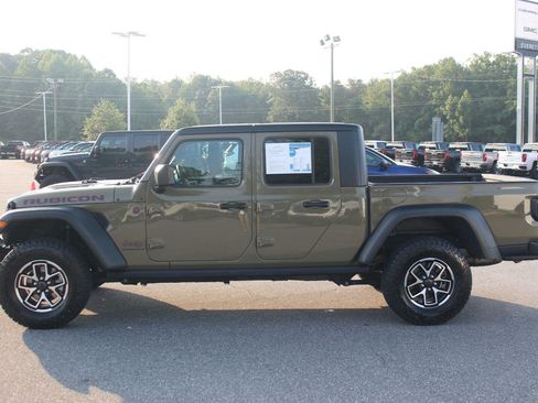 Used 2025 Jeep Gladiator Rubicon w/ Convenience Group AWD/4WD image 4