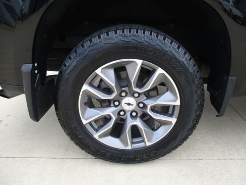 Used 2021 Chevrolet Silverado 1500 RST w/ Bed Protection Package AWD/4WD image 13