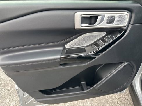 Used 2022 Ford Explorer Platinum w/ Equipment Group 601A image 13