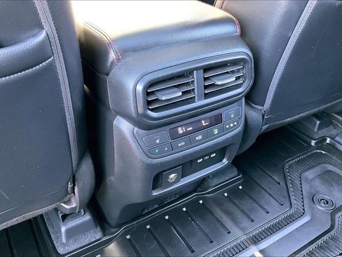 Certified 2025 Honda Pilot Black Edition image 34