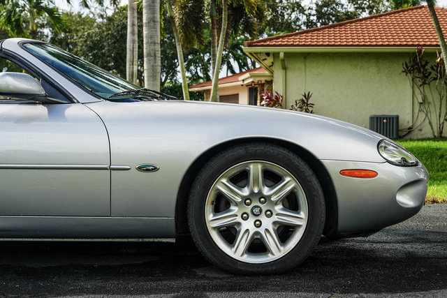 Used 2000 Jaguar XK8 Convertible RWD image 10