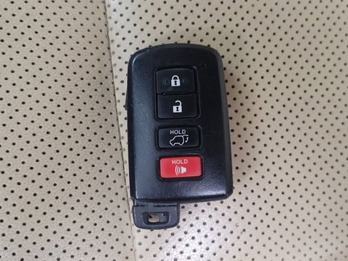Used 2019 Toyota Highlander Limited FWD image 32