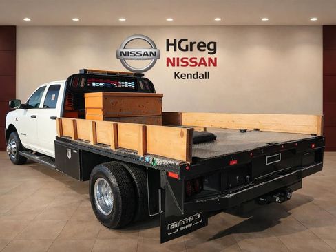 Used 2022 RAM 3500 Tradesman w/ Chrome Appearance Group AWD/4WD image 4