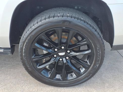 Used 2020 Cadillac Escalade Premium Luxury AWD/4WD image 10