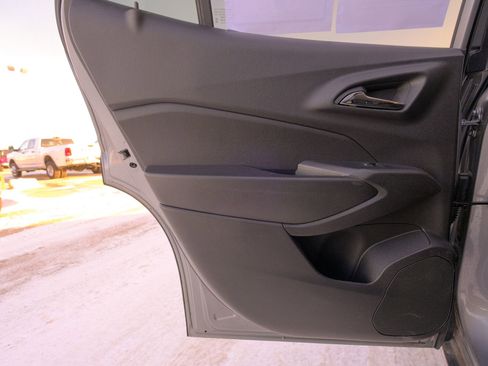 Used 2025 Chevrolet Trax LT image 27