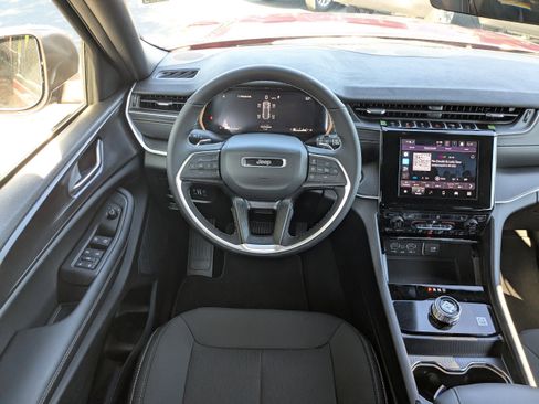 New 2025 Jeep Grand Cherokee Laredo X w/ Luxury Tech Group I image 15