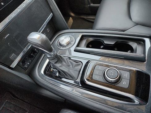 Used 2024 Nissan Armada SV AWD/4WD image 12